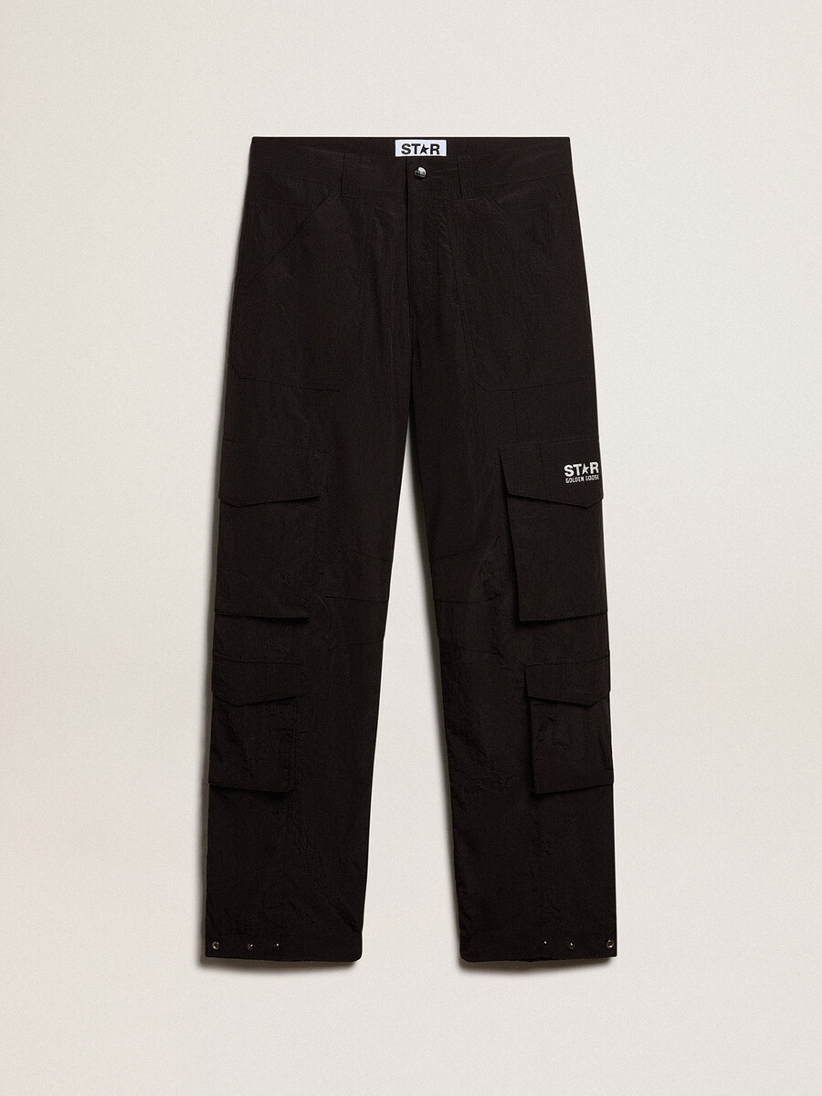 svarta cargobyxor i ripstop-nylon
