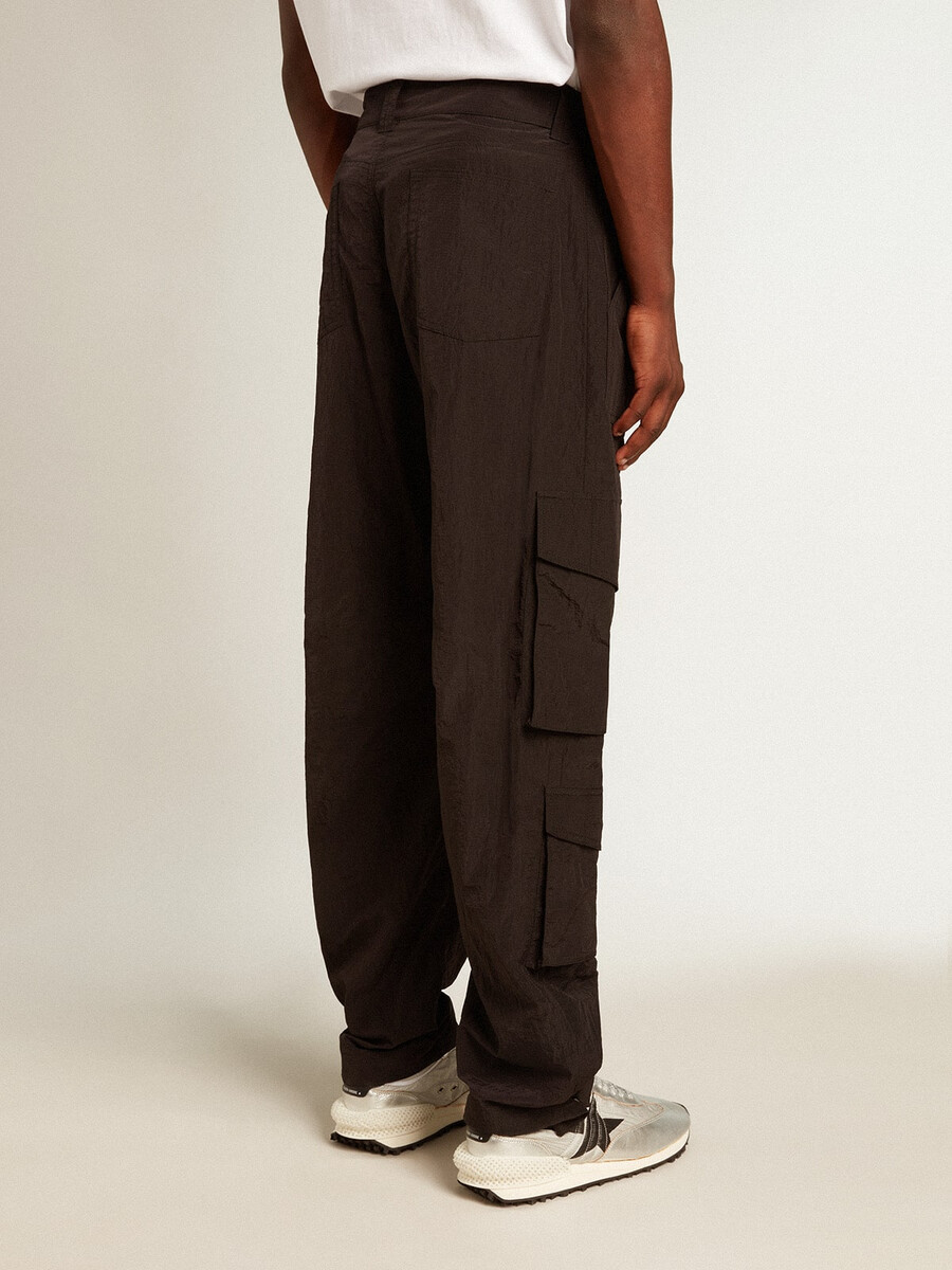 svarta cargobyxor i ripstop-nylon