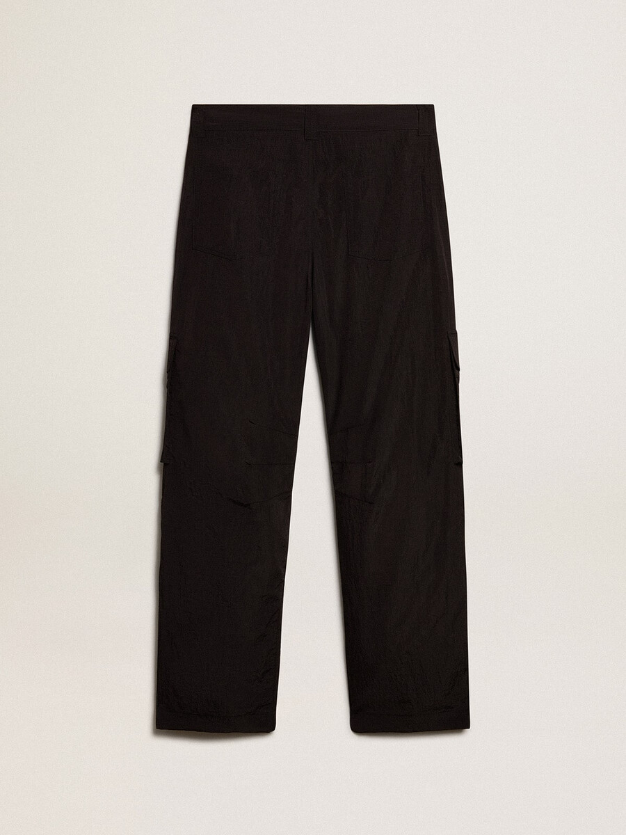 svarta cargobyxor i ripstop-nylon