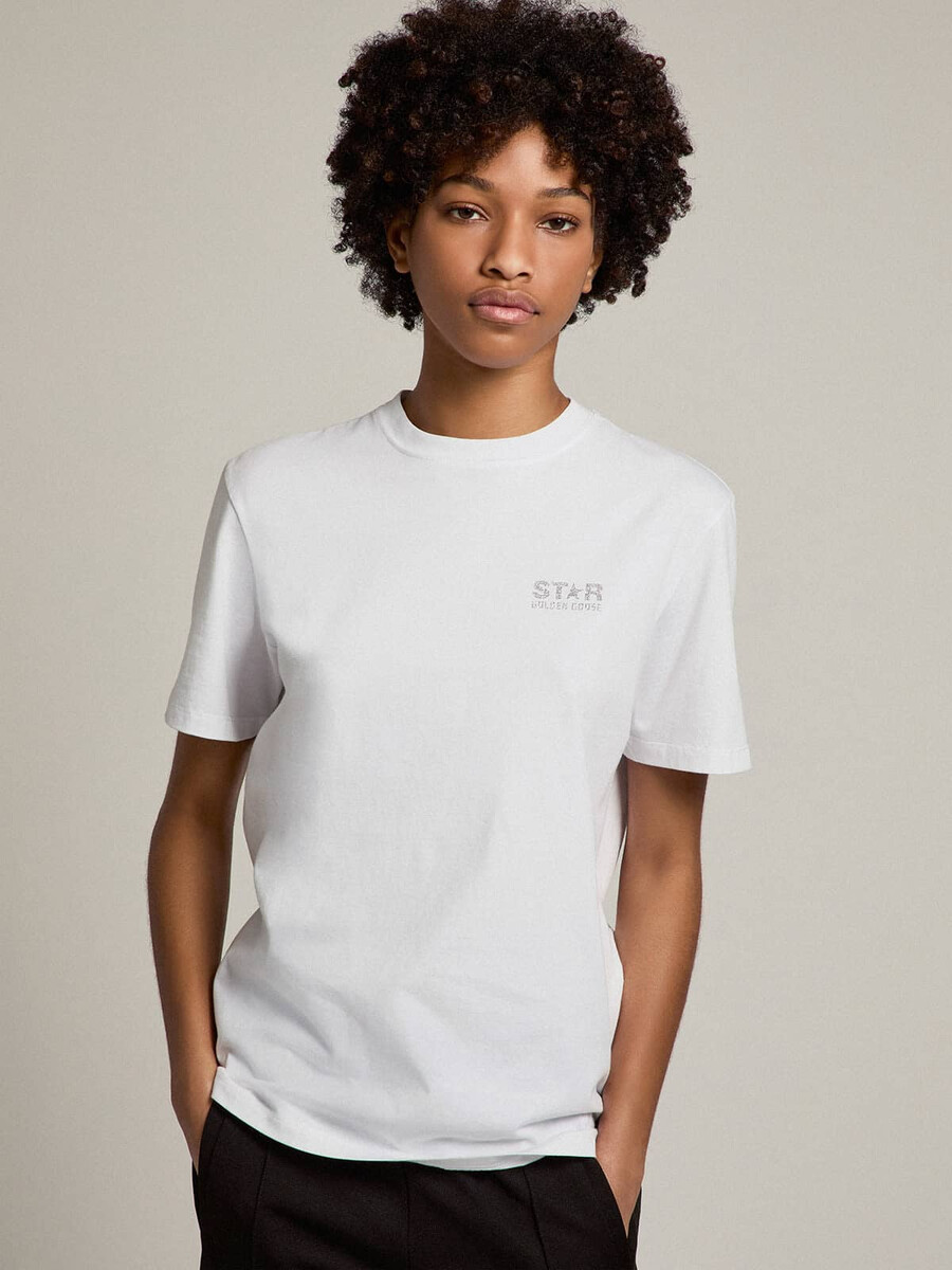 vit t-shirt för kvinnor med silverglitterlogotyp och stjärna