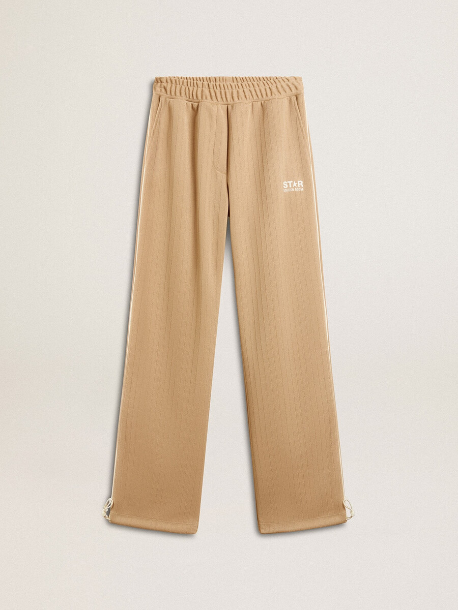 ljusbeige joggingbyxor med vit logotyp för dam