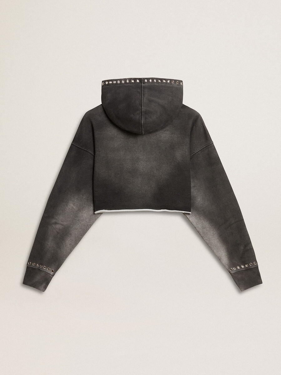 grå beskuren sweatshirt med en inbyggd look