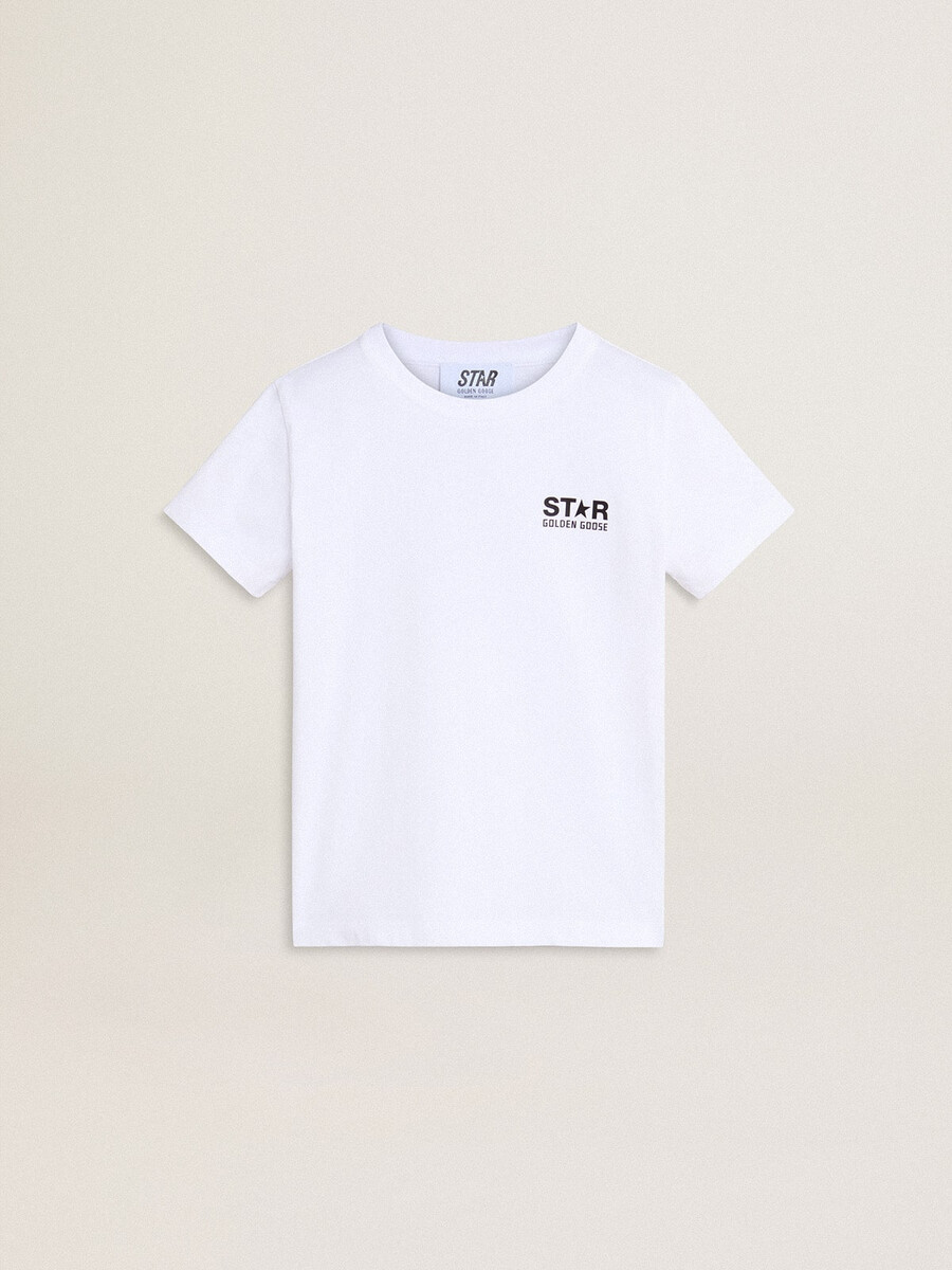 vit t-shirt med kontrasterande svart logotyp och stjärna