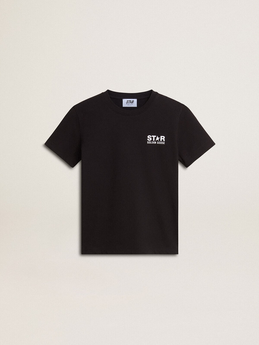 svart t-shirt med kontrasterande vit logotyp framtill och maxistjärna baktill