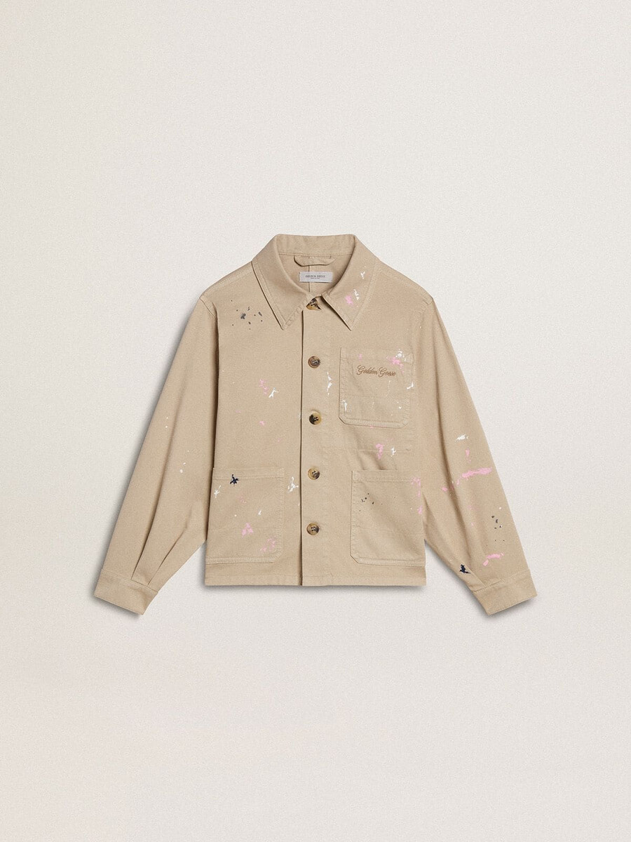 beige barnjacka med flerfärgade stänk