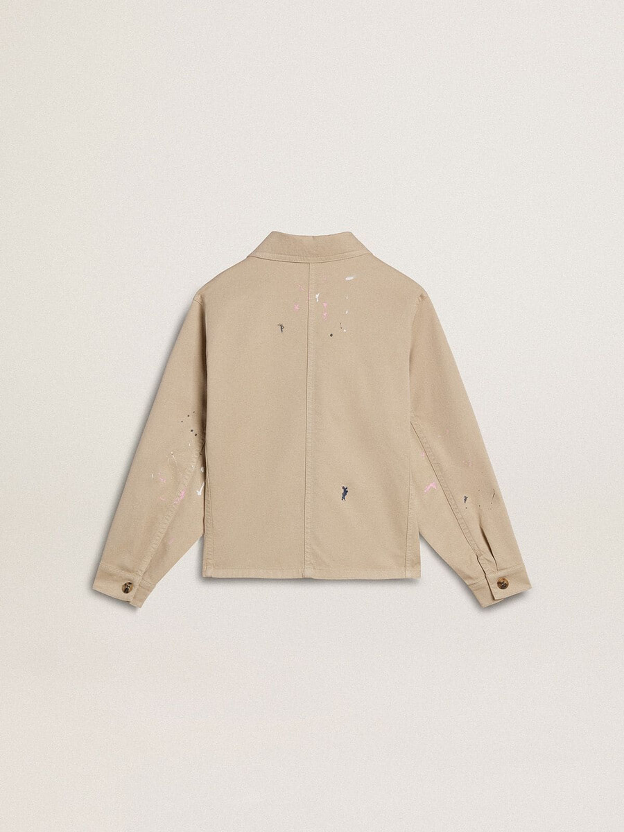 beige barnjacka med flerfärgade stänk