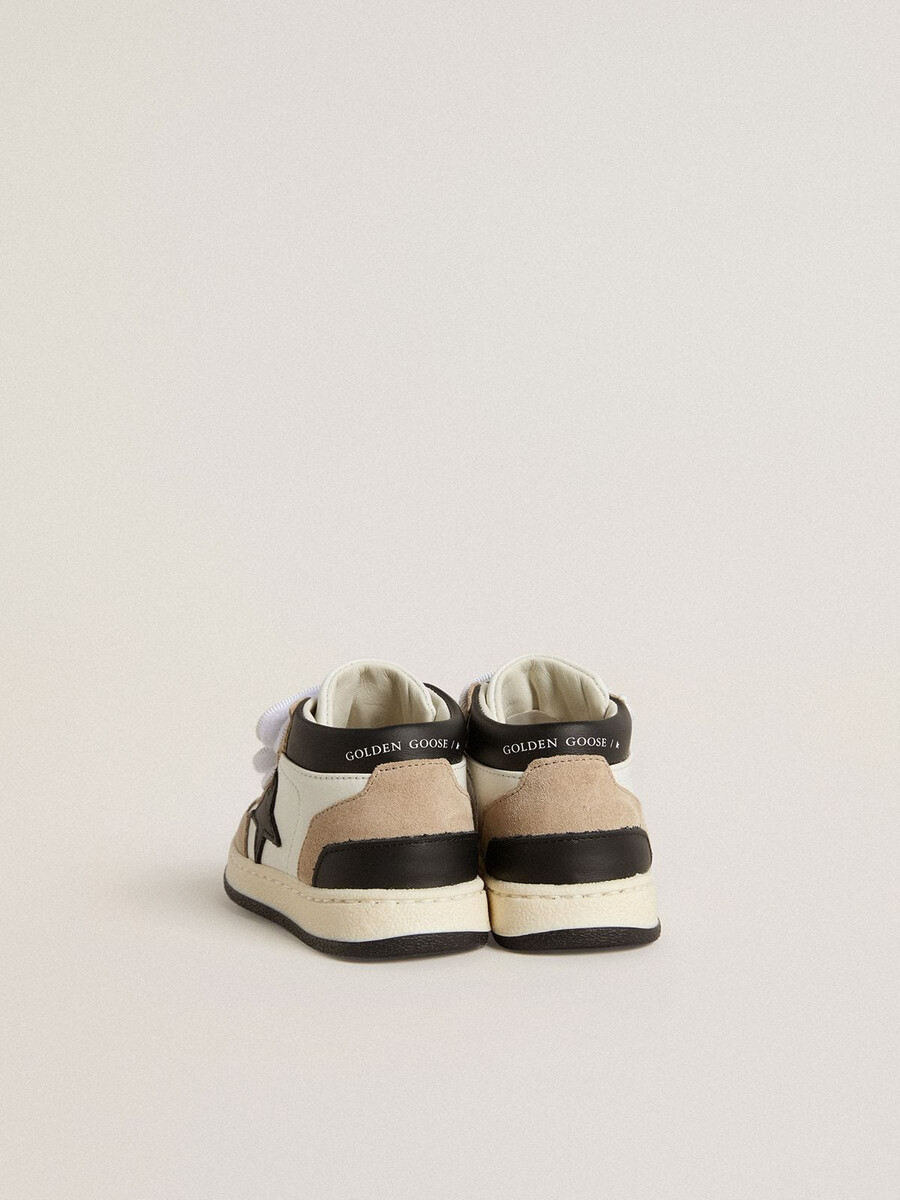 junior june i nappa med mockainlägg och svart läderstjärna