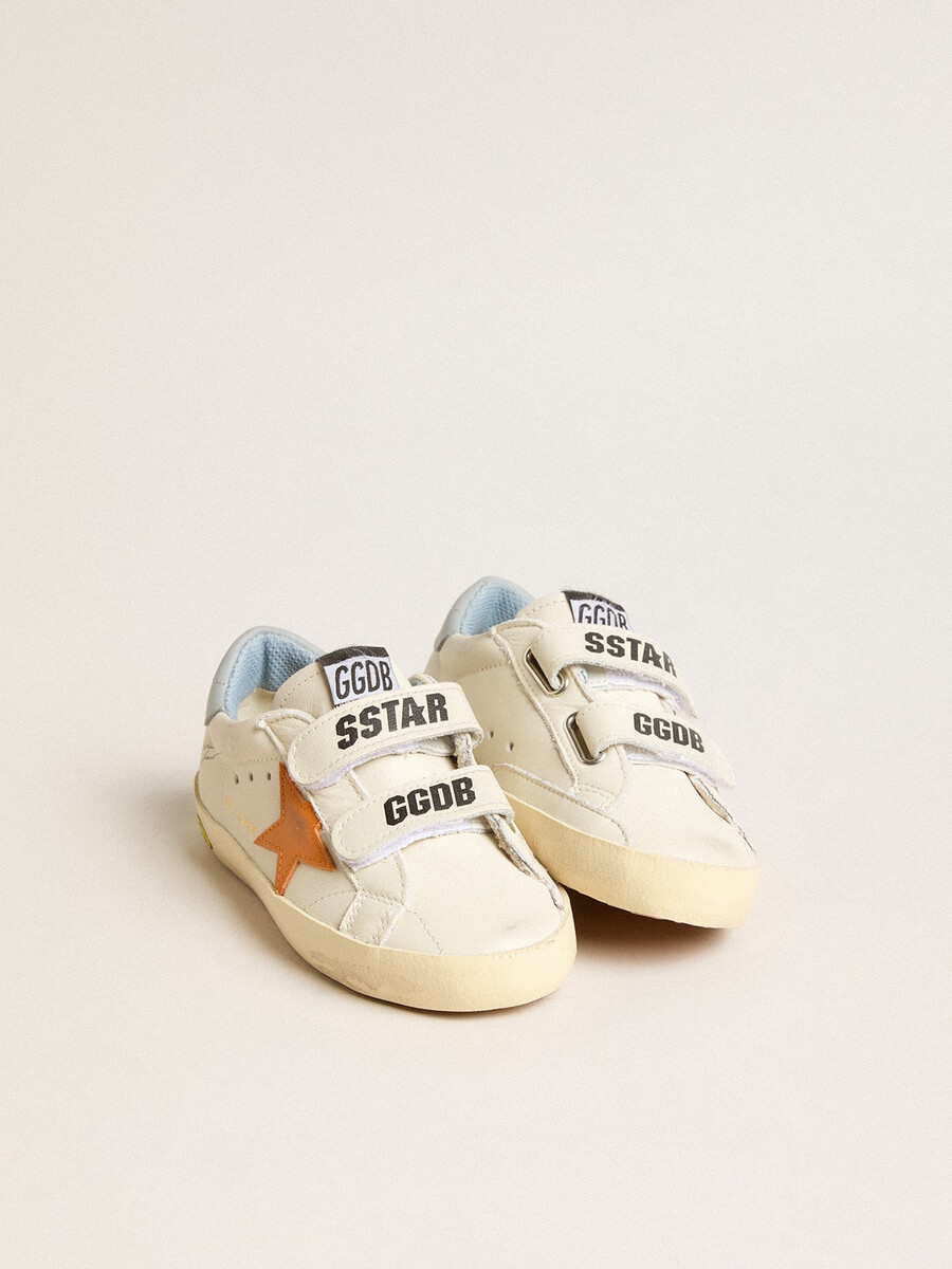 young old school i läder med orange stjärna och babyblå hälflik