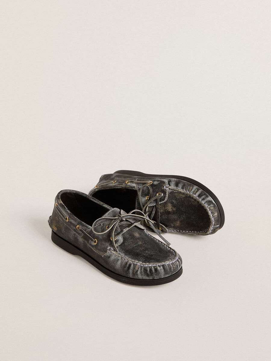 young cruise loafers i svart slitet läder