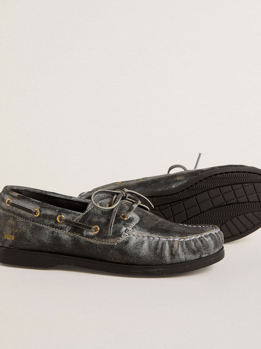 young cruise loafers i svart slitet läder