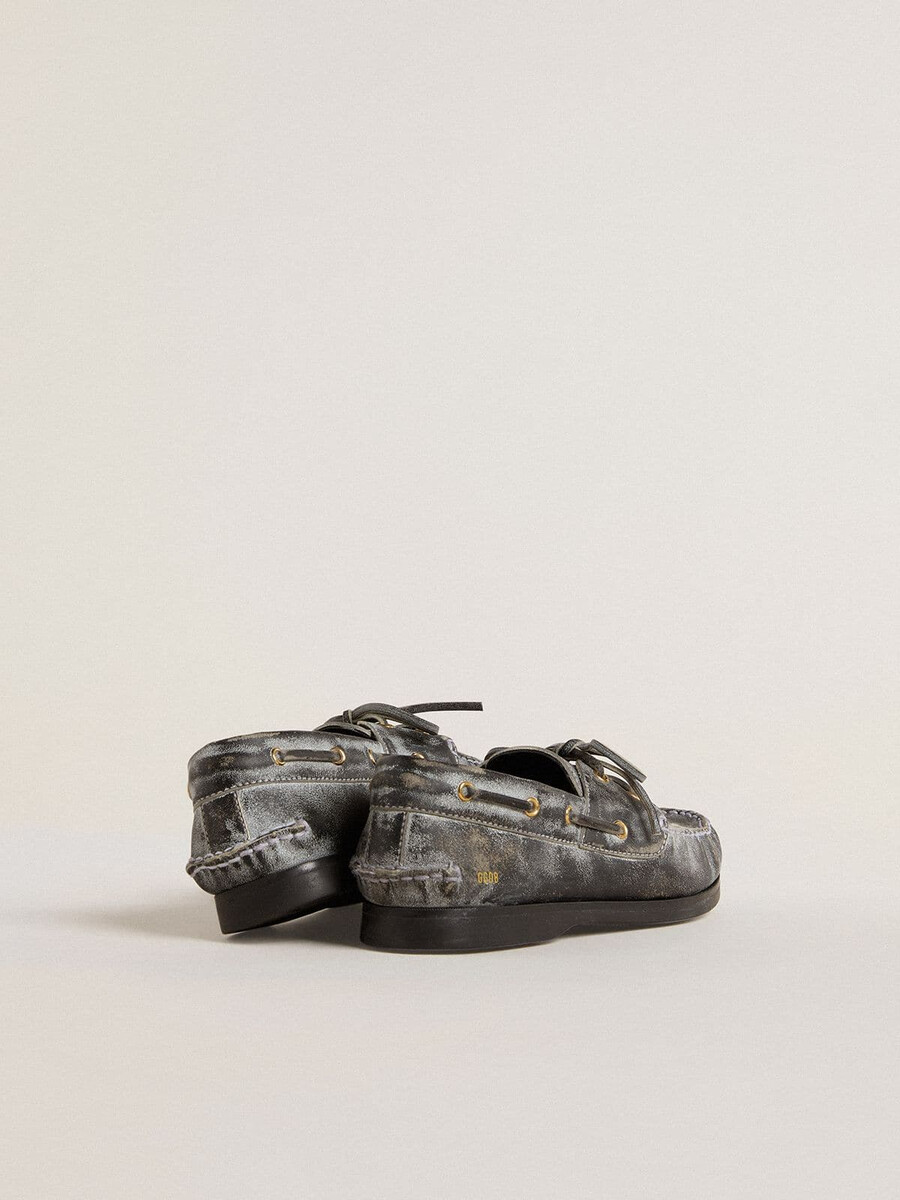 young cruise loafers i svart slitet läder