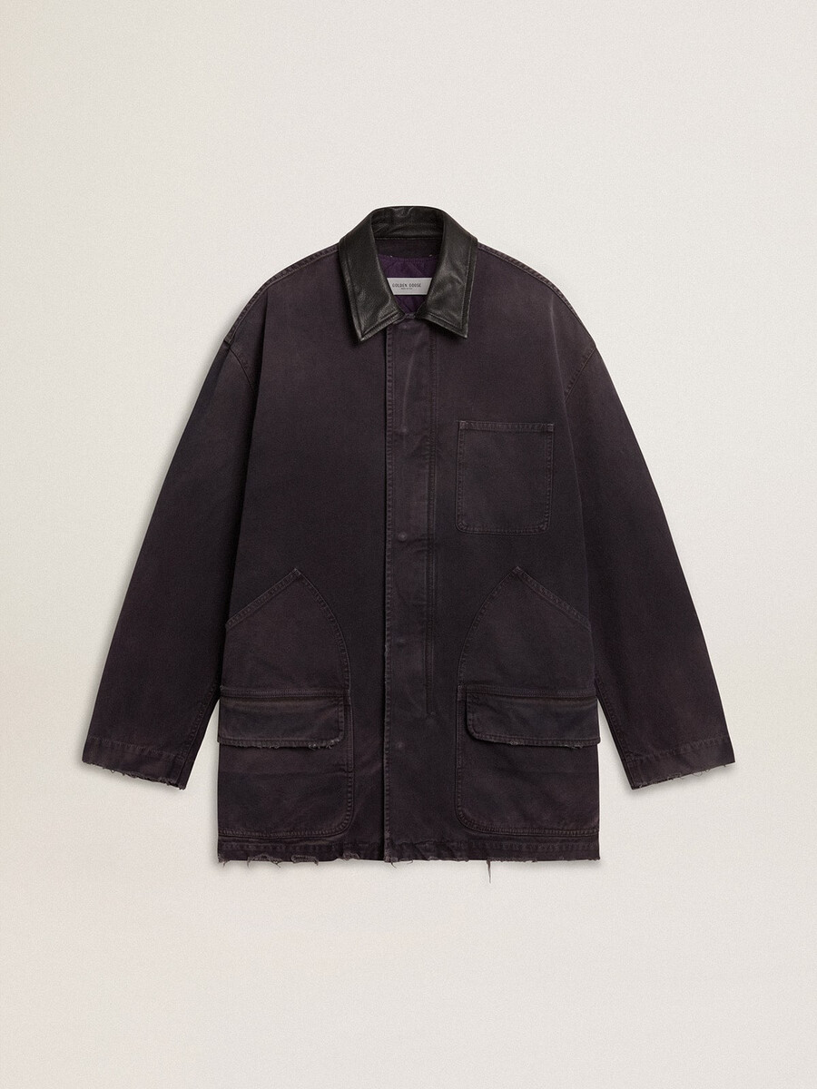 herrjeansjacka med slitna detaljer och läderkrage