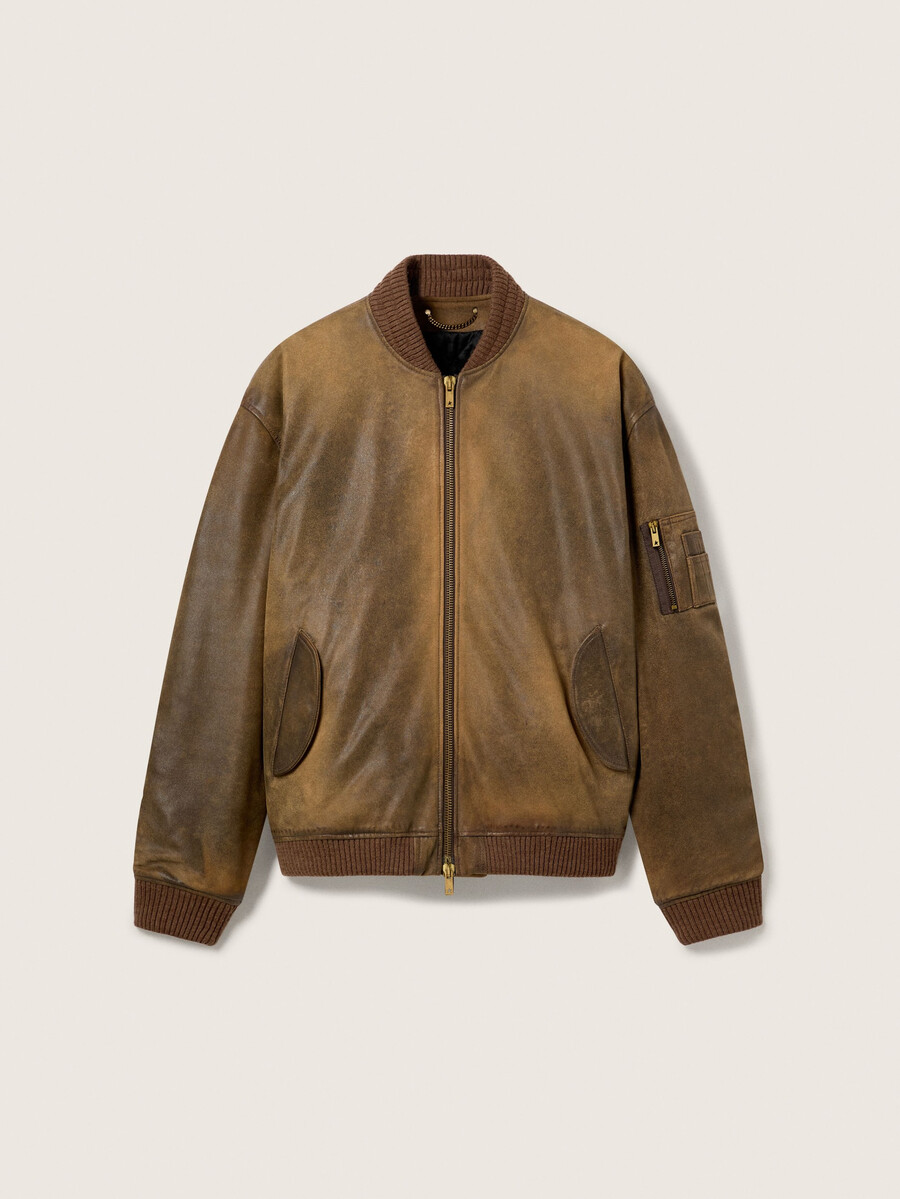 brun bikerjacka i läder med en bekväm look