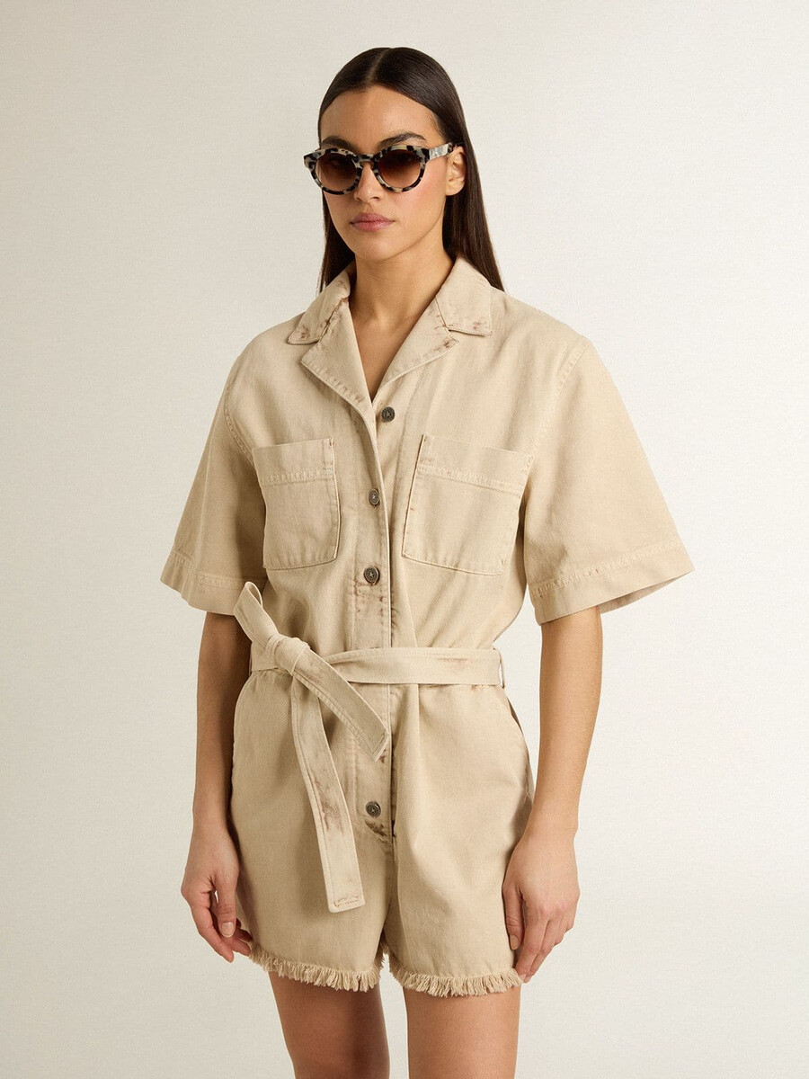 damsparkbyxa i beige denim med skärp och fransad fåll