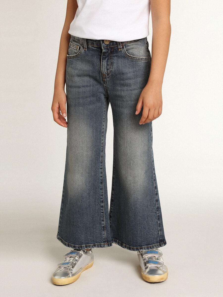 vida jeans i mellanblå bulldenim