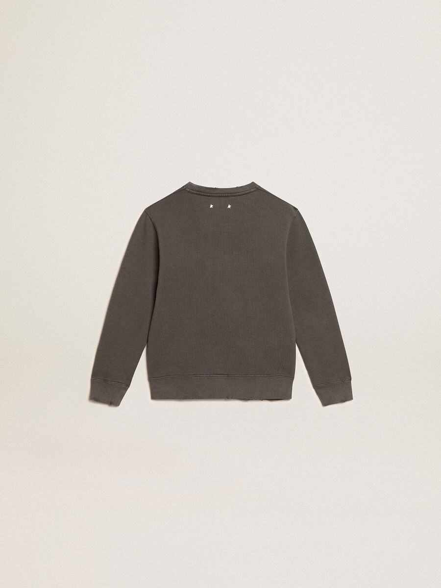 sliten grå sweatshirt med kristalltext