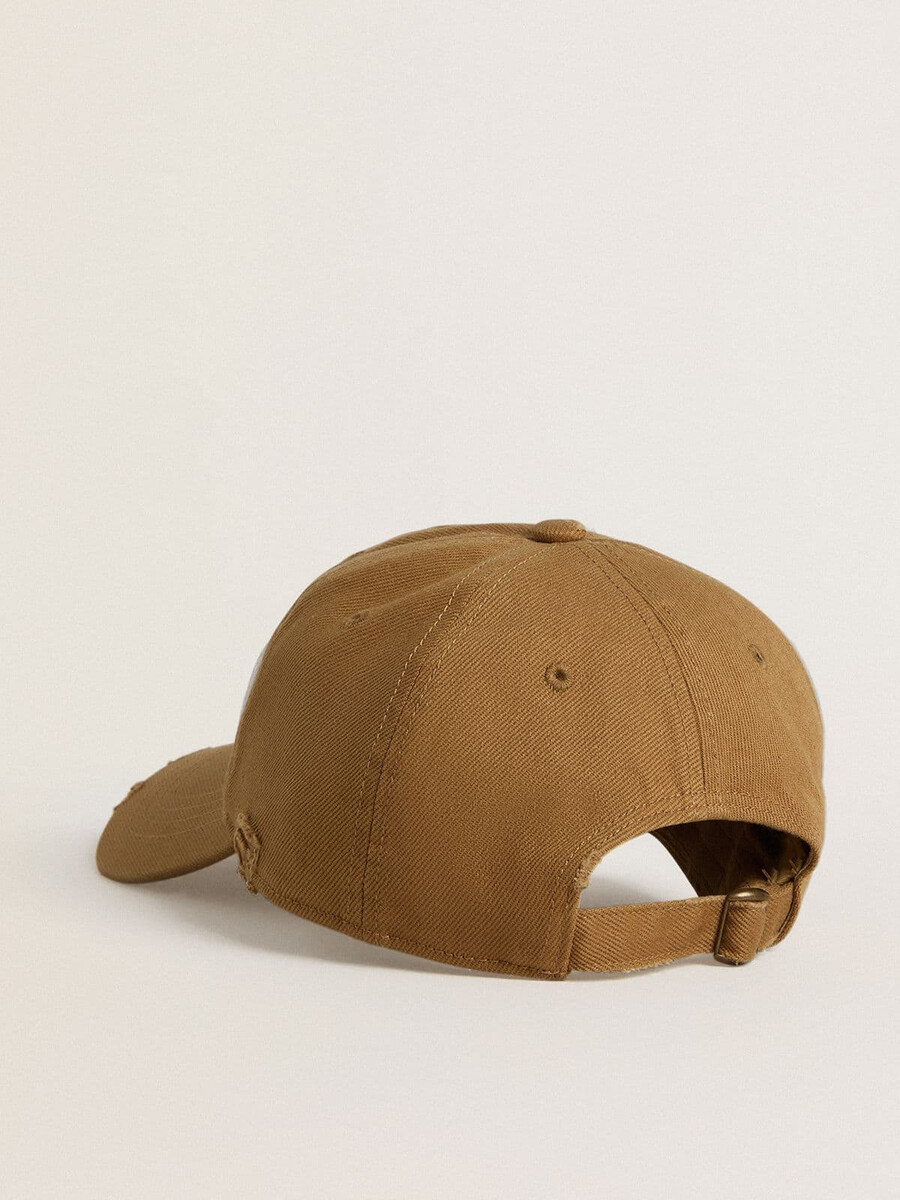 beige bomullsbasebollkeps med en elegant finish
