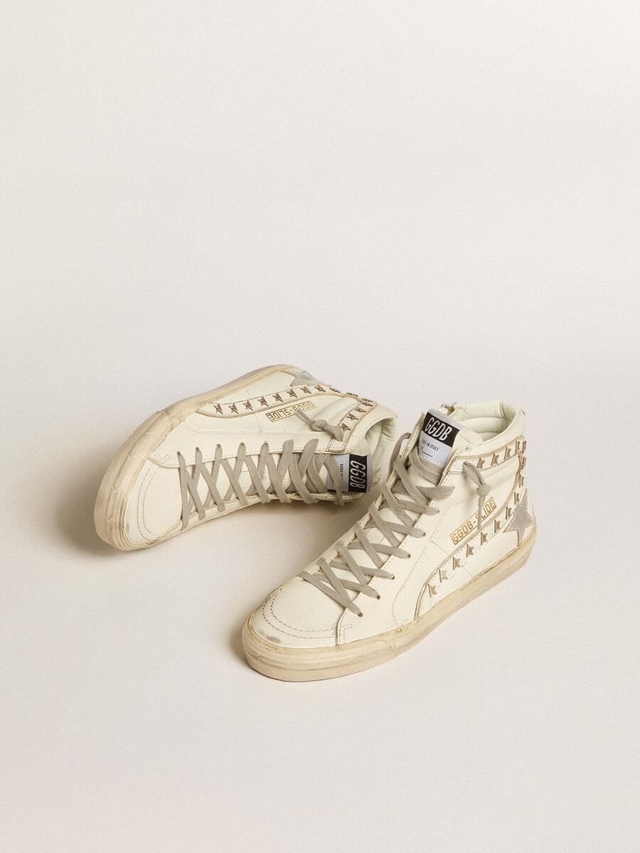 sandaler med silverfärgad metallisk läderstjärna och läderblixt med stjärnor