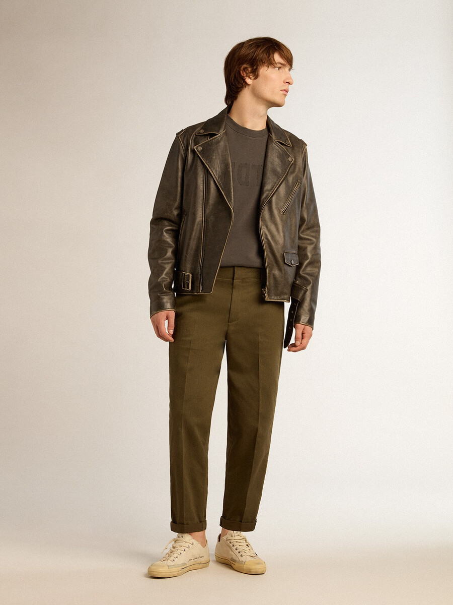 militärgröna chinos från golden collection