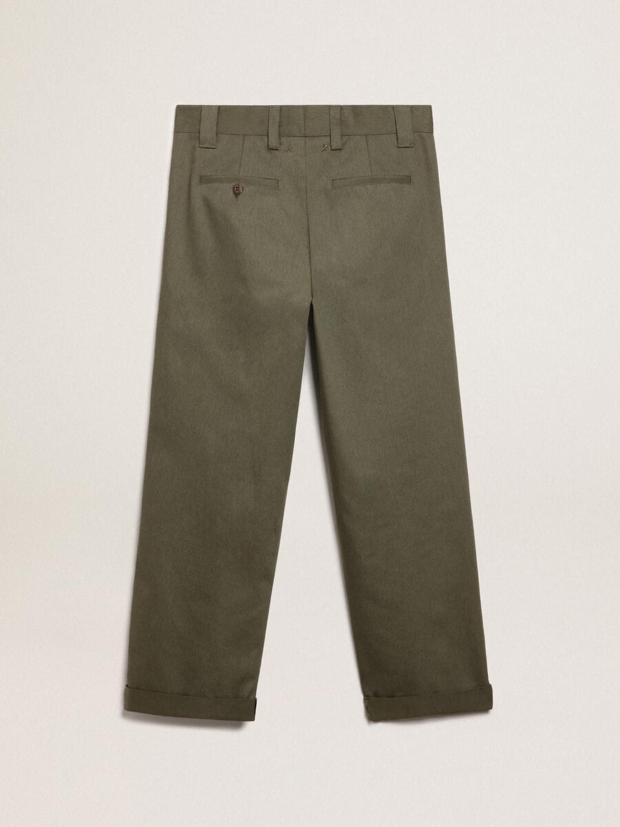 militärgröna chinos från golden collection