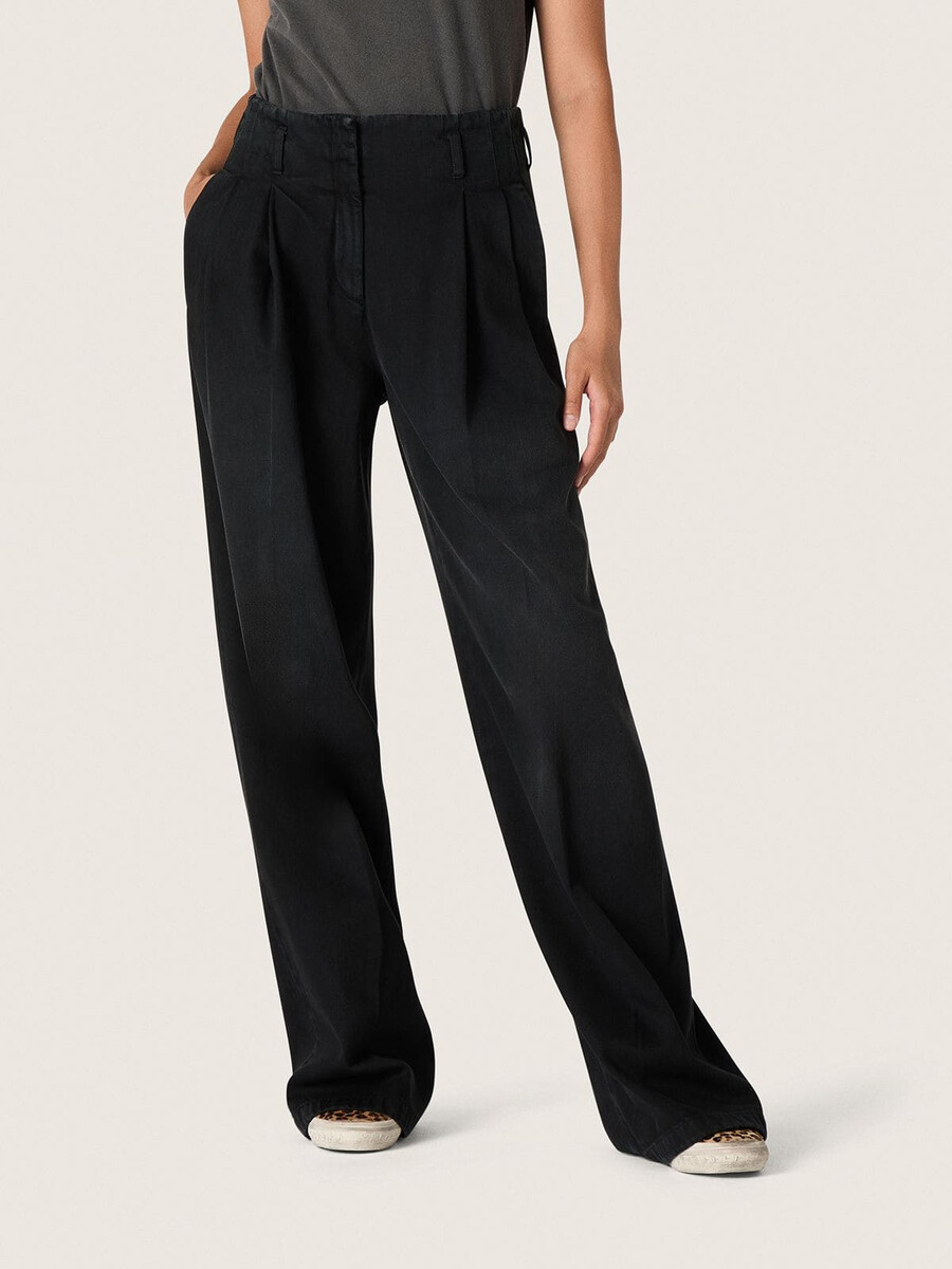 dambyxor i svart bomullsdenim med en klassisk look