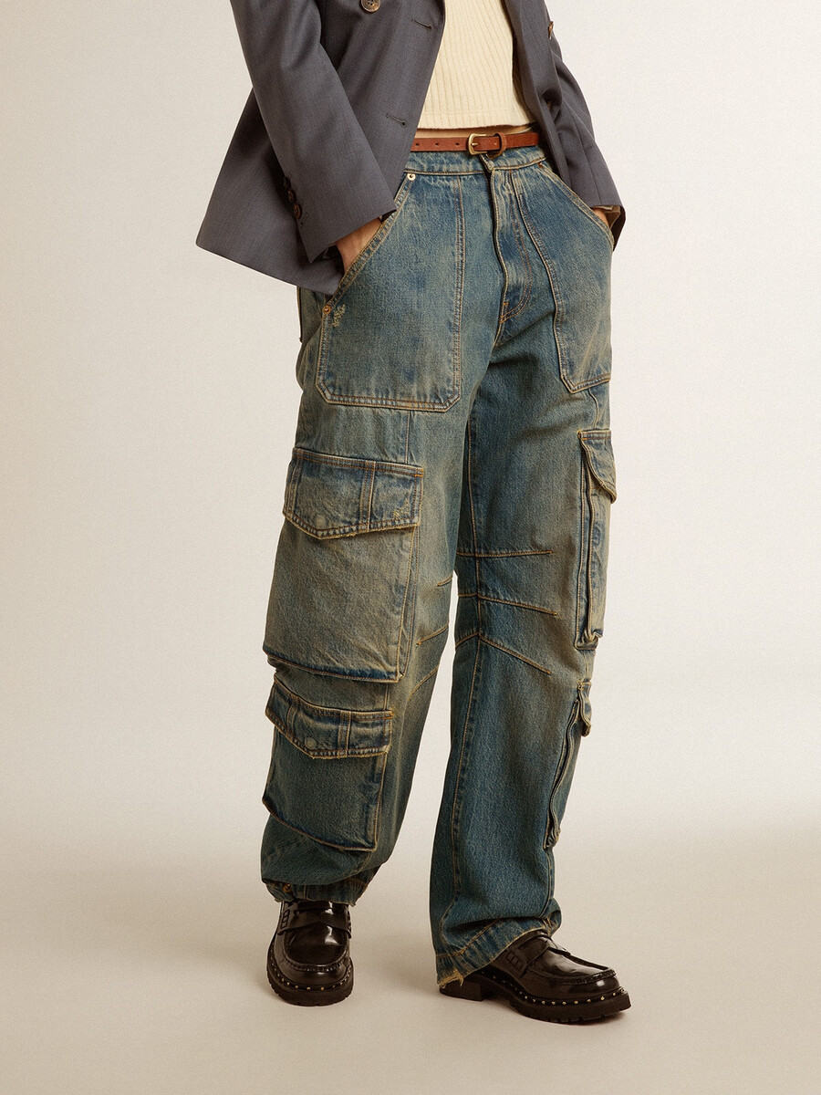 blåjeans med sliten yta