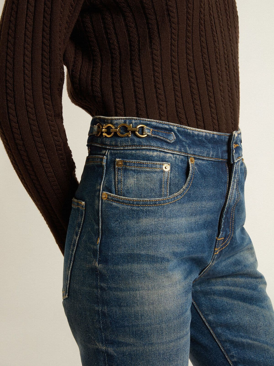 damjeans med bootcut-mönster och metalldetaljer i vintage-modell