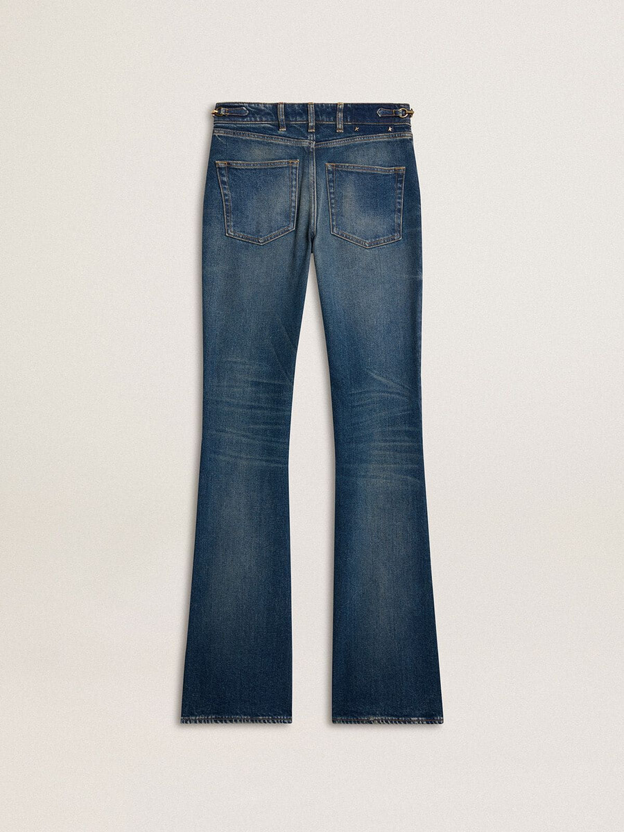 damjeans med bootcut-mönster och metalldetaljer i vintage-modell
