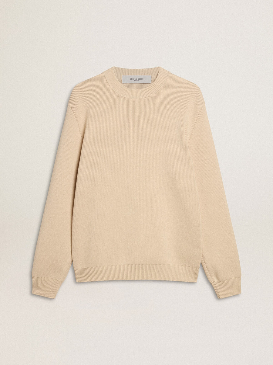 beige herrtröja med rund hals och texten golden på baksidan