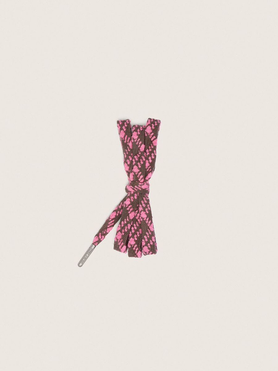 mörkbruna och rosa tartansnören