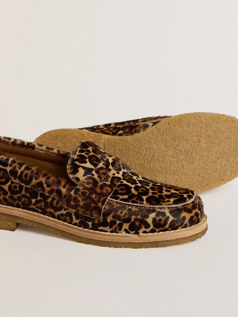 jerry loafers i leopardmönstrat ponnyskinn för dam