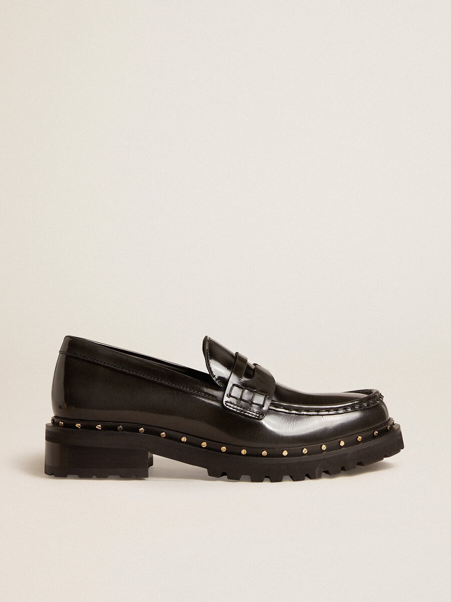 damloafers med grova detaljer i svart läder med nitar