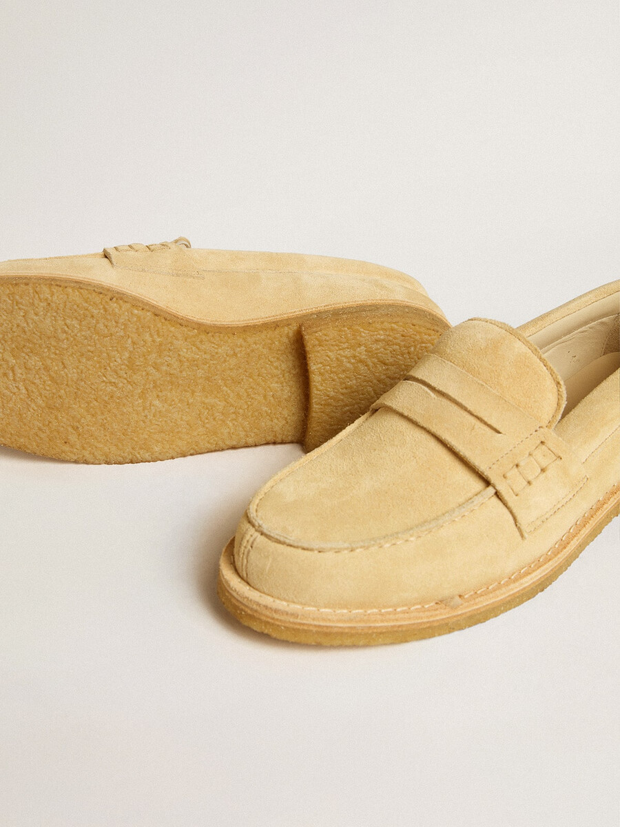 jerry loafers i ecru vaxad mocka