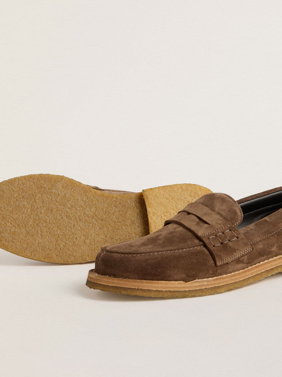 herrloafers i duvgrå mocka från jerry