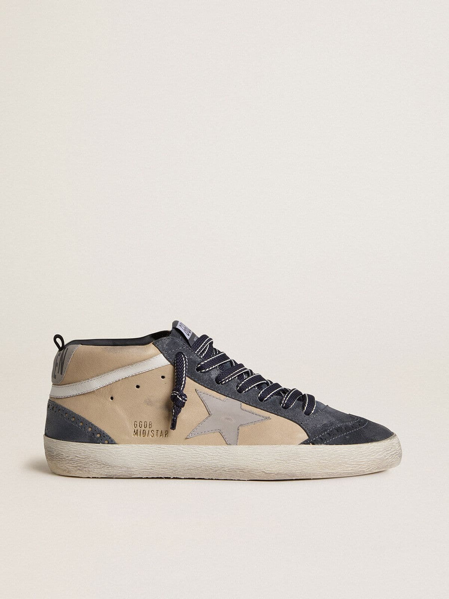 herr mid star i beige och blå mocka med grå nappaläderstjärna och vita läderdetaljer