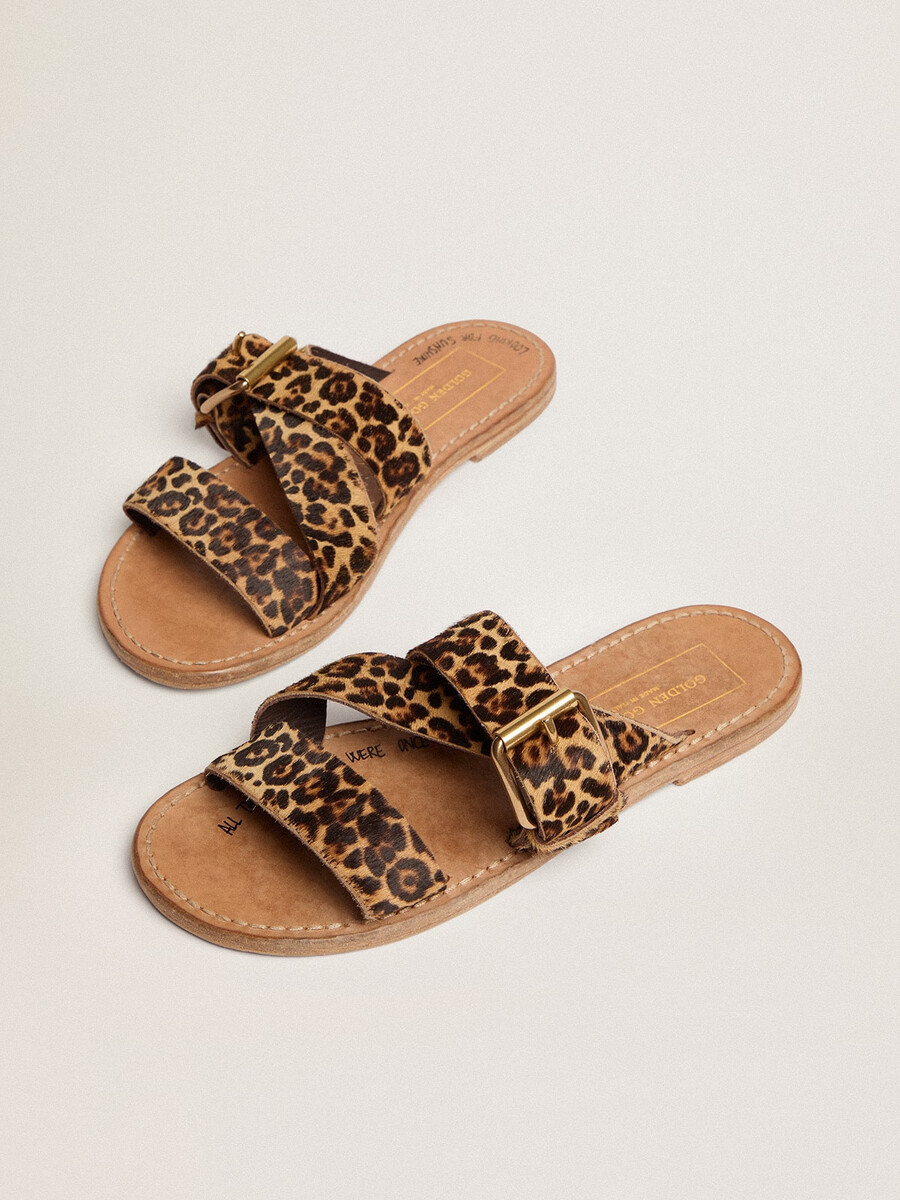 leopardfärgade sandaler från margaret