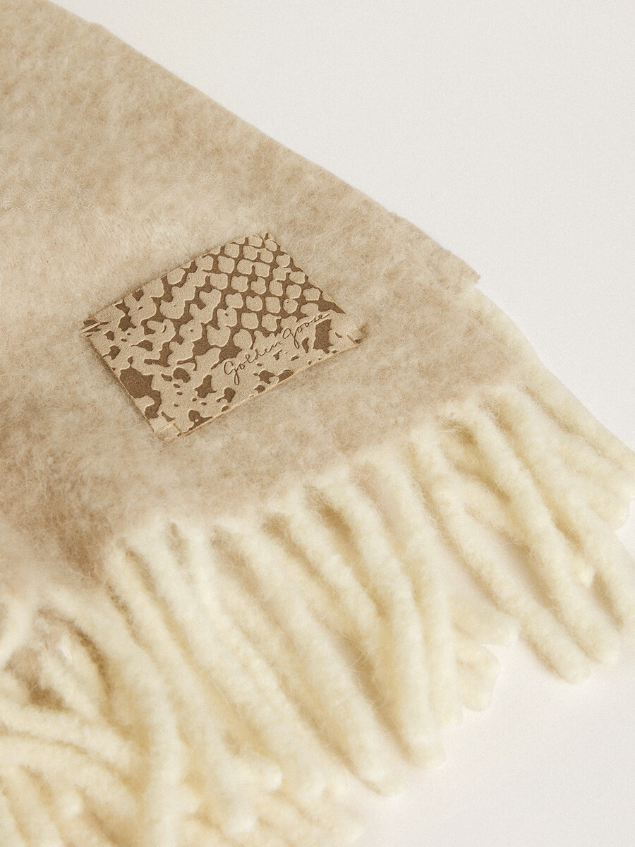cny halsduk i beige alpackaull med fransar
