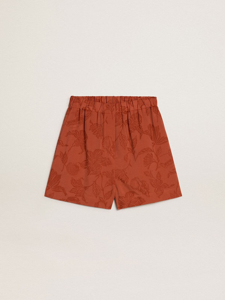 damshorts i tegelröd jacquard med marint blommönster