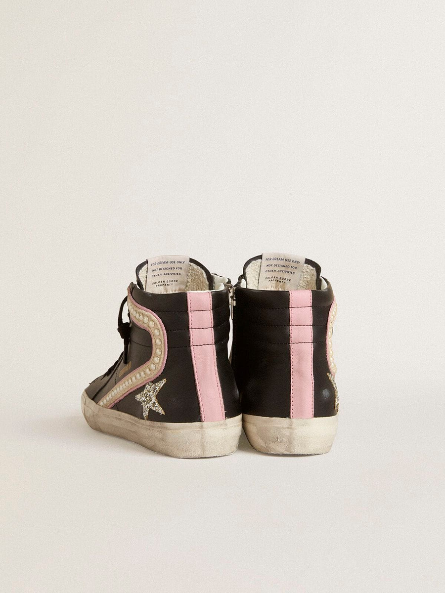 slides ltd med platinaglitterstjärna och mockaflash med pärlor