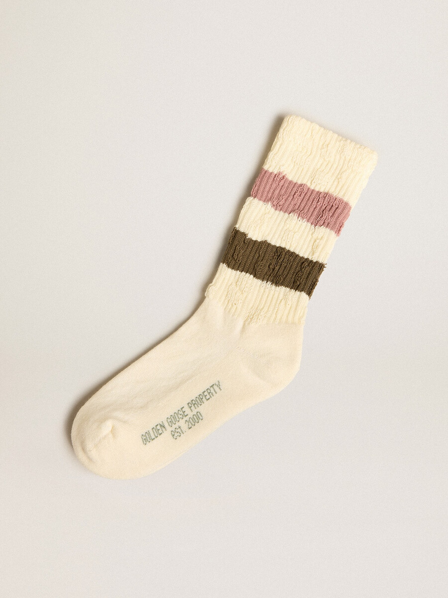 strumpor i åldrat vitt med flerfärgade ränder