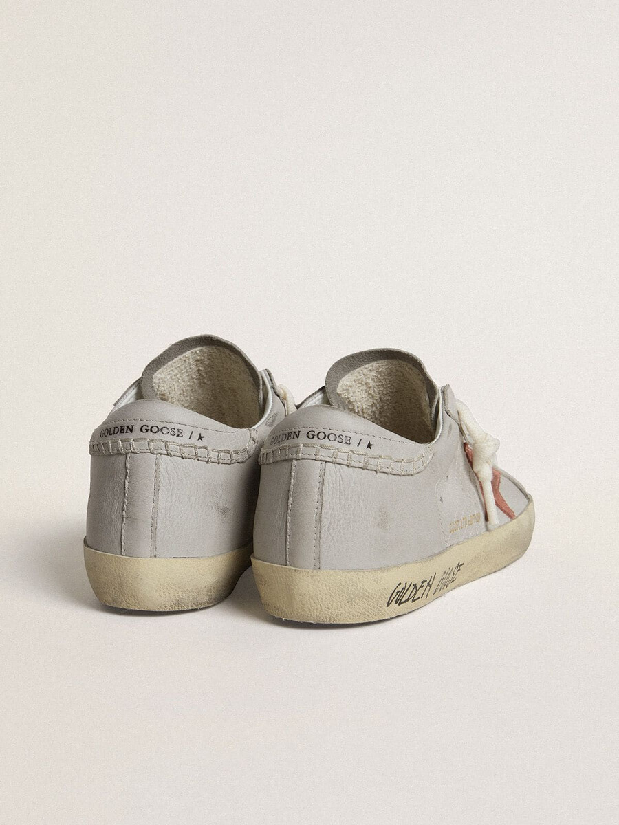 damskor super-star ltd i grått läder med tegelröd mockastjärna