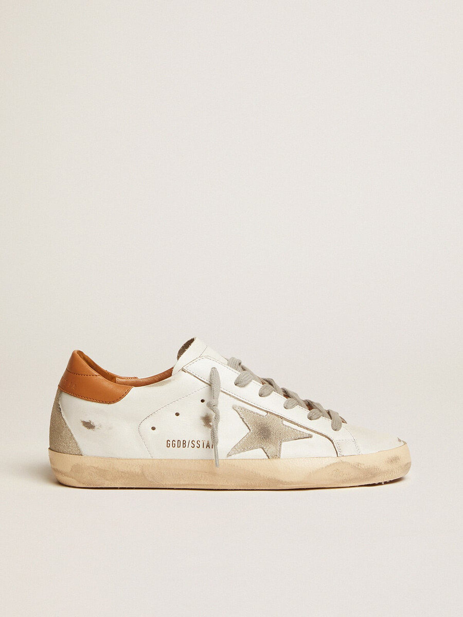 damsneakers super-star med mockastjärna och brun hälflik