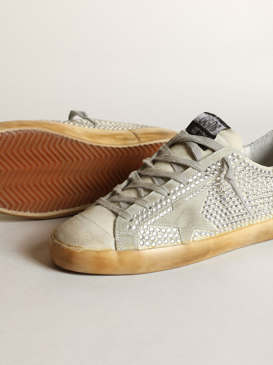 dam super-star i åldrad vit nubuck med swarovski-kristaller