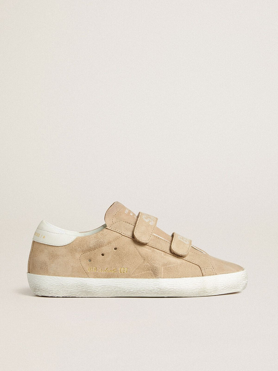 dam old school i beige mocka med vit läderhälflik