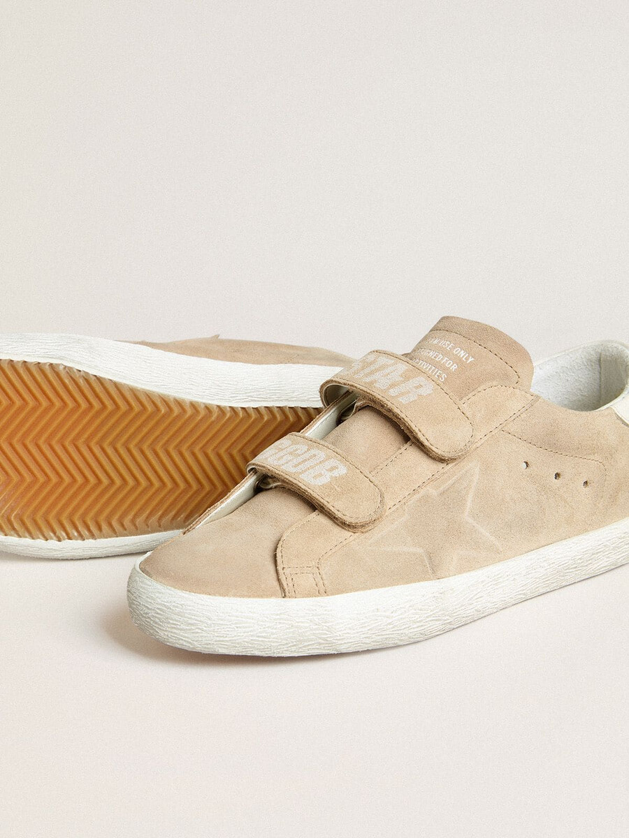 dam old school i beige mocka med vit läderhälflik