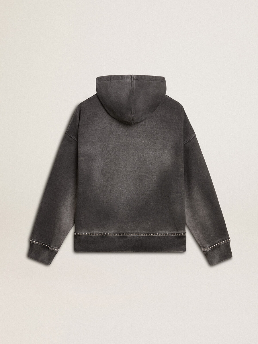 antracitgrå sweatshirt med sprayeffekt och nitar