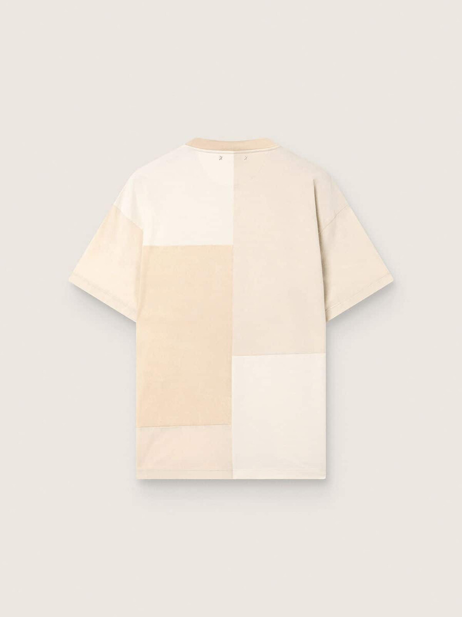 herr-t-shirt i bomullsjersey med vit och beige patchwork-effekt