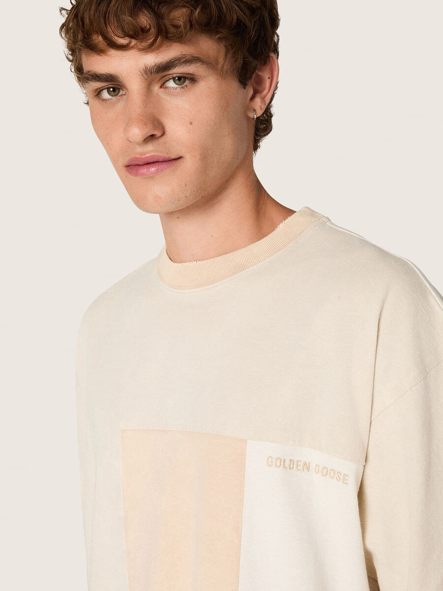 herr-t-shirt i bomullsjersey med vit och beige patchwork-effekt