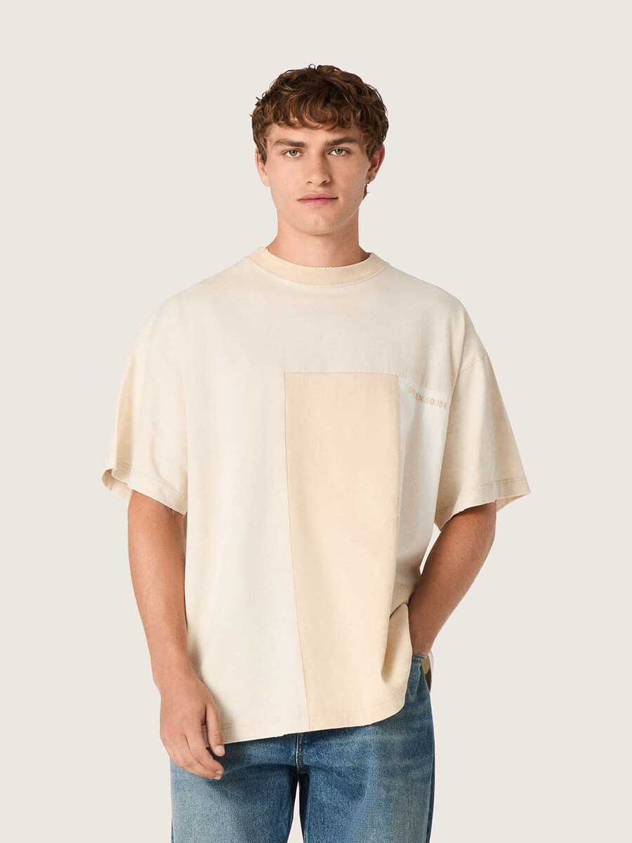 herr-t-shirt i bomullsjersey med vit och beige patchwork-effekt