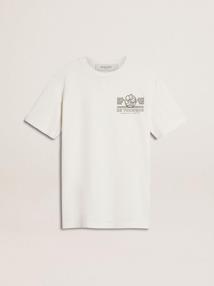 vit t-shirt för kvinnor med svart tryck på bröstet